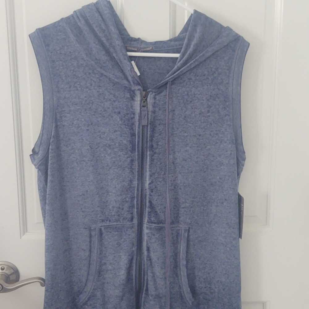 Sleeveless sweatshirt